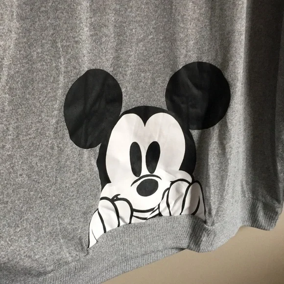 🎁10 for $100🎁 Disney sweater - Picture 2 of 6